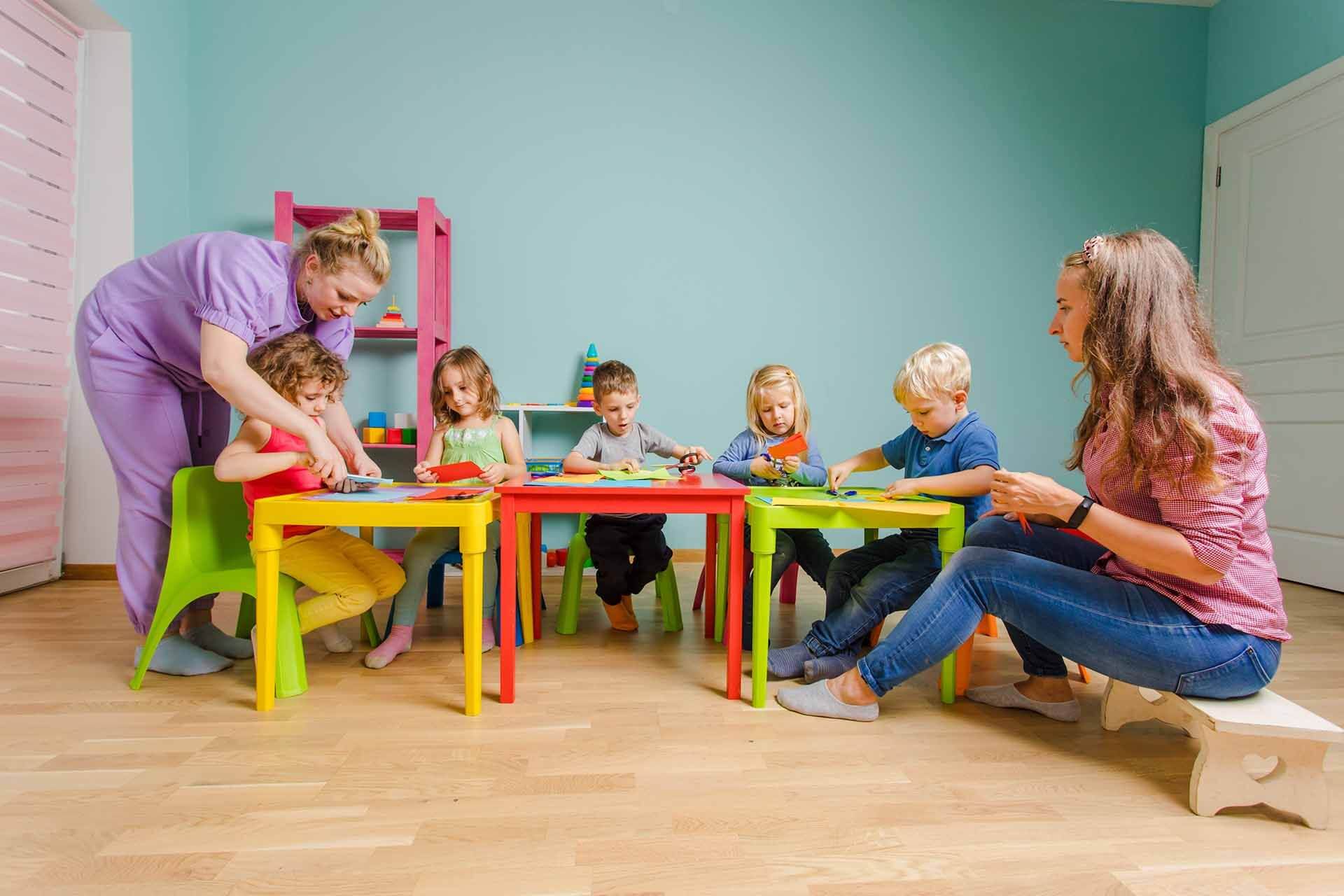 Enfants à la maternelle