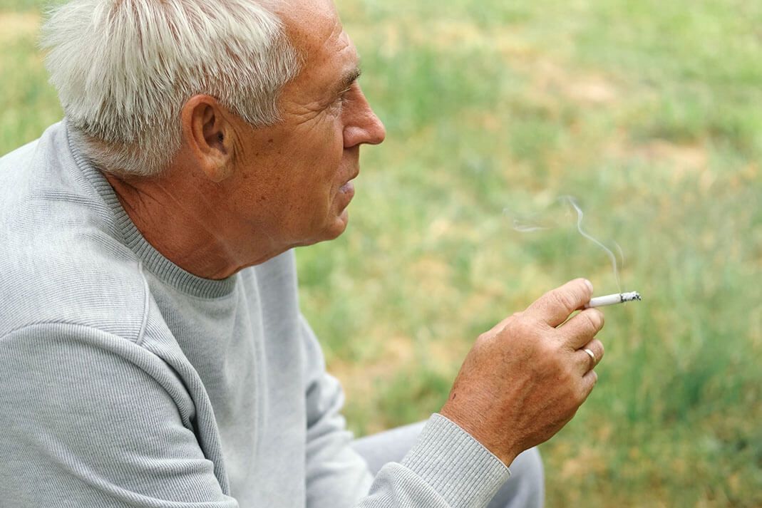 Homme qui fume